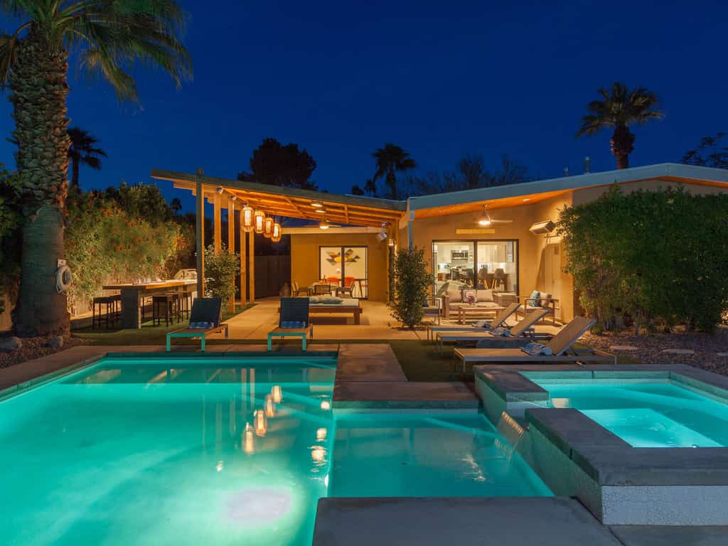 Atomic Ranch Heaven - Pool, Spa & Mountain Views