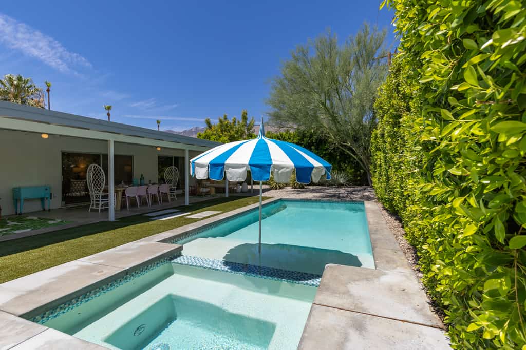 The Modernist Retreat – Modernism Week Icon