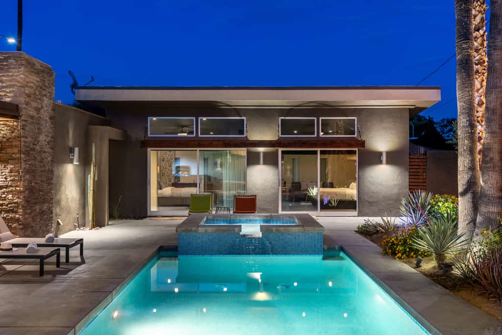 Lucy, I'm Home – Retro-Chic Midcentury Retreat