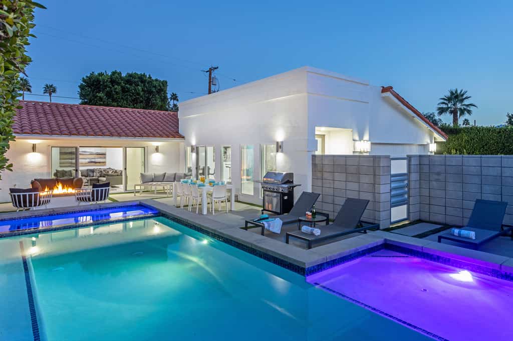 Royal Escape – Private Pool Retreat in Movie Colony
