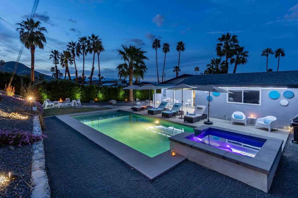 Top of the Cove – Fun Retro Pool Retreat