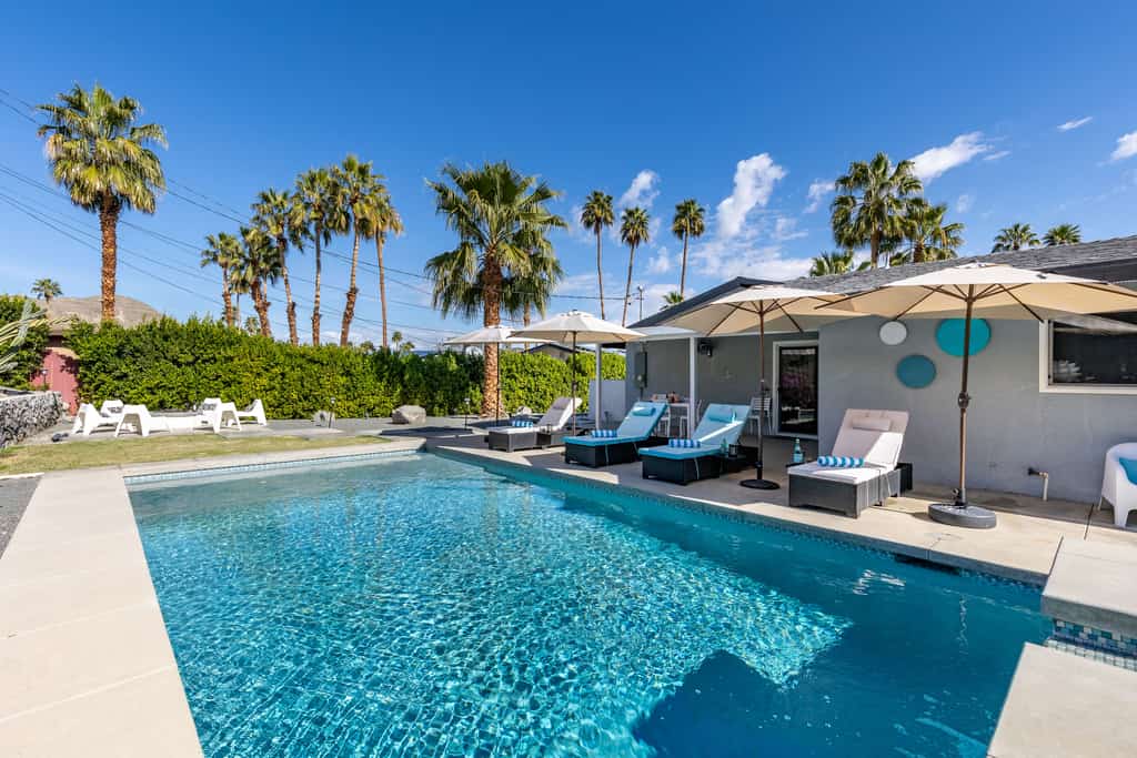 Top of the Cove – Fun Retro Pool Retreat