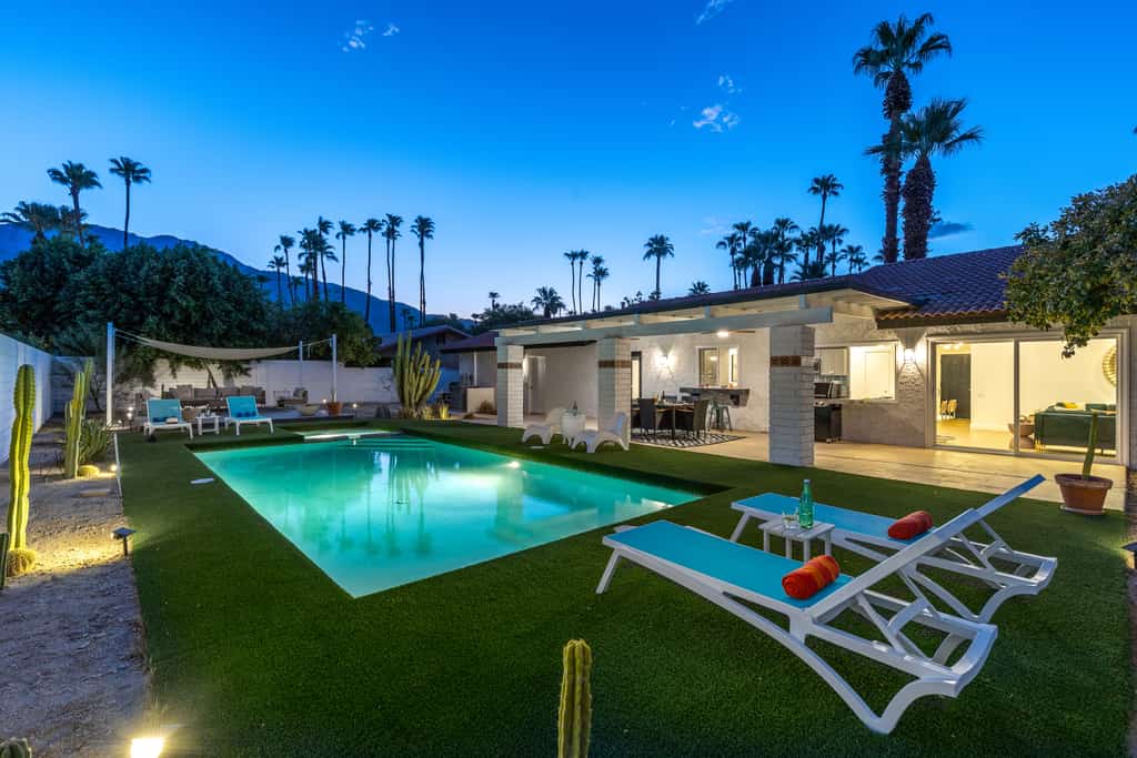 Out Of Office – Sophisticated Desert Retreat