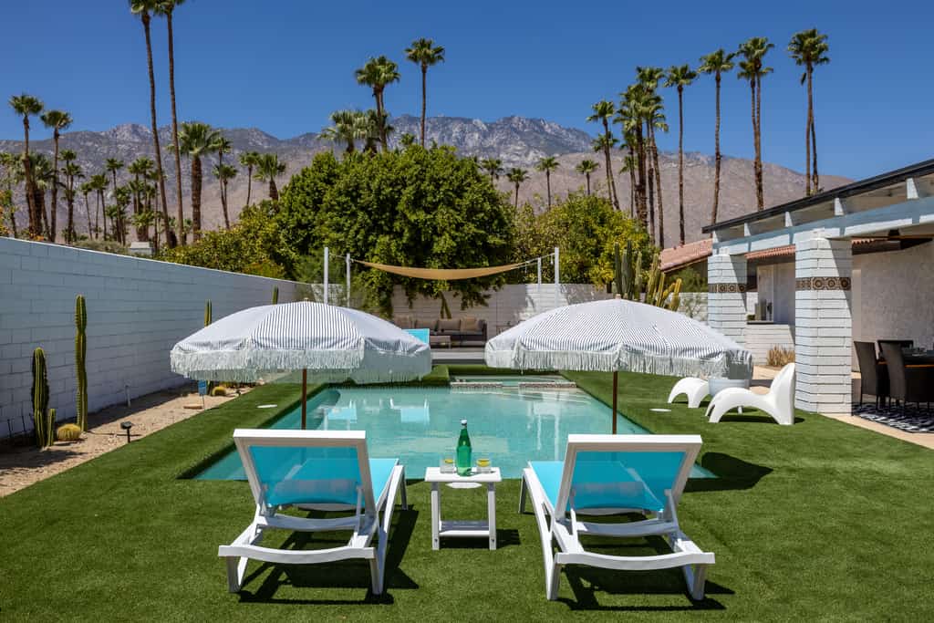 Out Of Office – Sophisticated Desert Retreat
