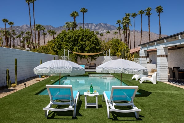 Out Of Office – Sophisticated Desert Retreat
