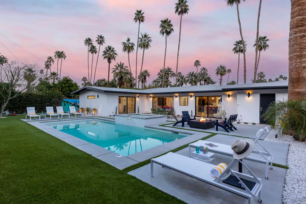 Surrounded by Palms – Palm Springs Pool Oasis