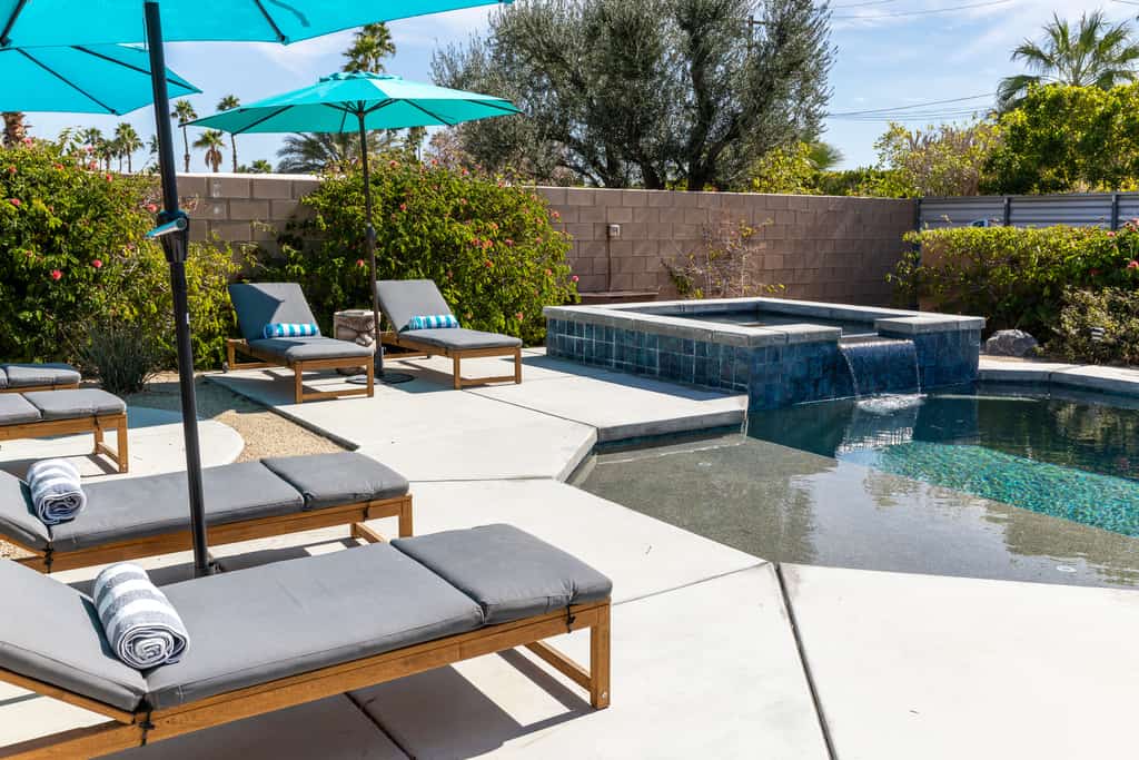 Splash & Sip House – Poolside Palm Springs Getaway