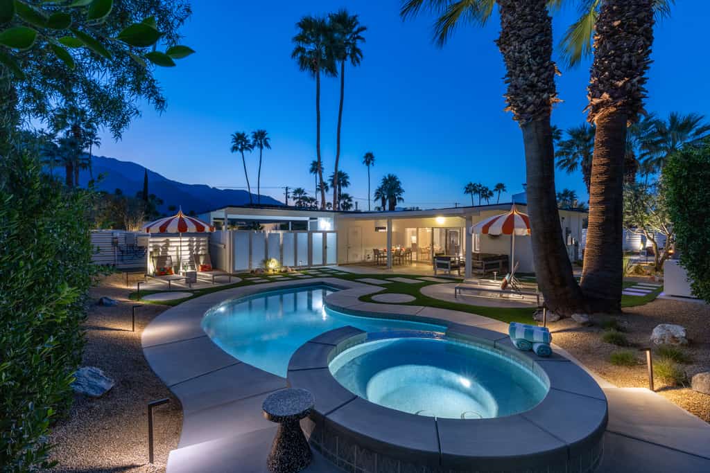Mid-Century Oasis – Palm Springs Pool Retreat