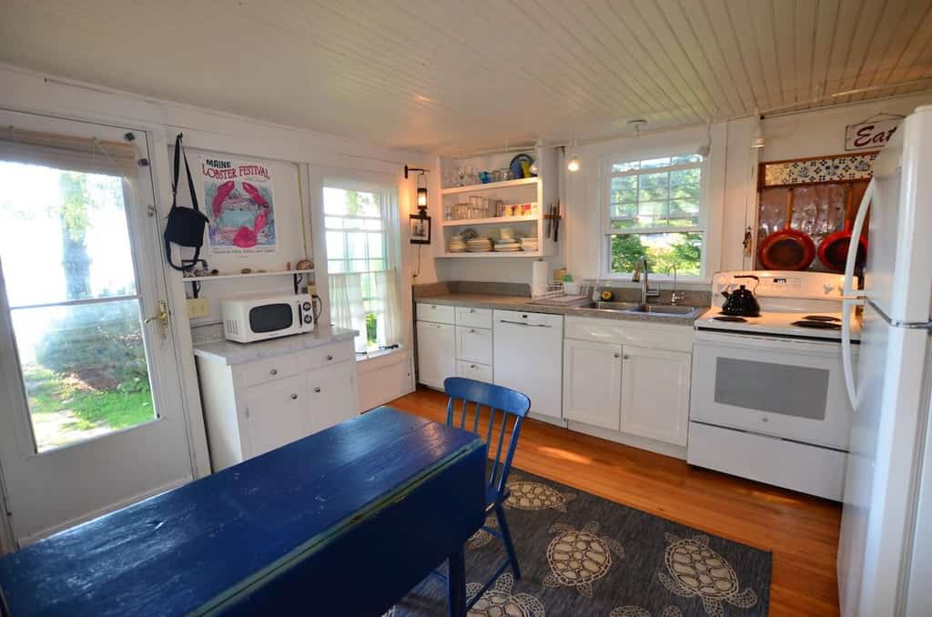 Berry Cottage, private dock, overlooking a sandy b