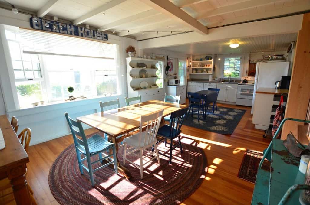 Berry Cottage, private dock, overlooking a sandy b
