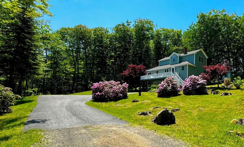 Hillhouse, tastefully decorated Maine home