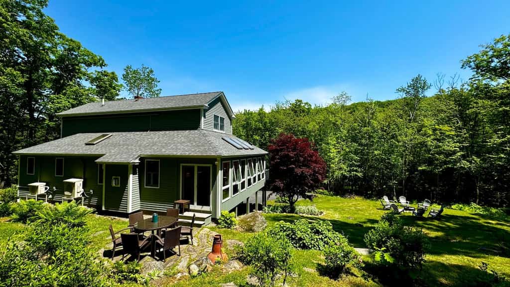 Hillhouse, tastefully decorated Maine home