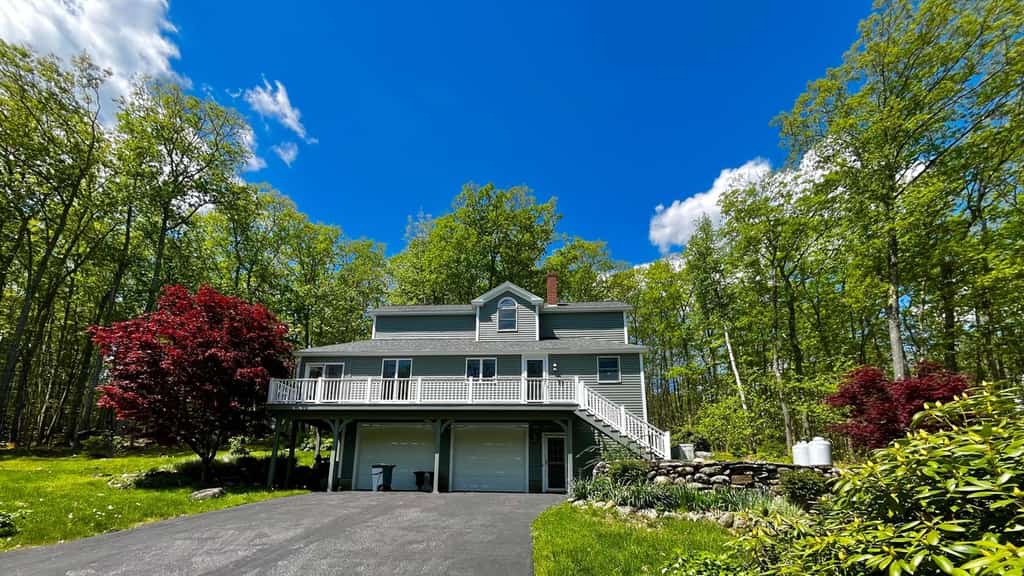 Hillhouse, tastefully decorated Maine home