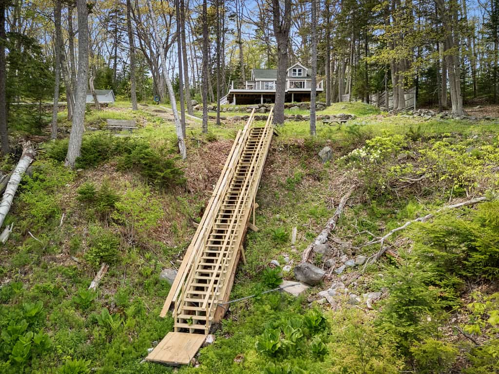 Settlers Cottage, cute Maine home with water views