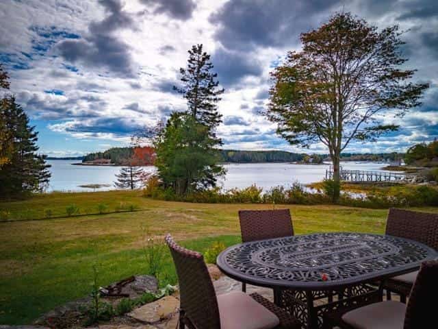 Bee Hive Cottage, romantic Maine waterfront cottag