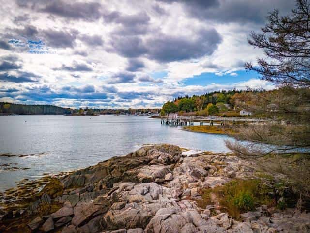 Bee Hive Cottage, romantic Maine waterfront cottag