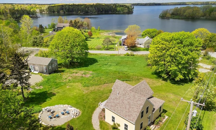 Puffins Perch, romantic waterfront Maine cottage