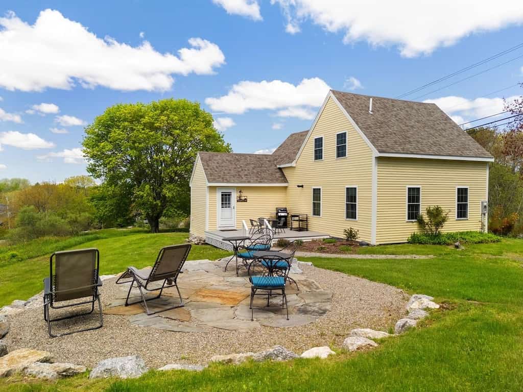 Puffins Perch, romantic waterfront Maine cottage