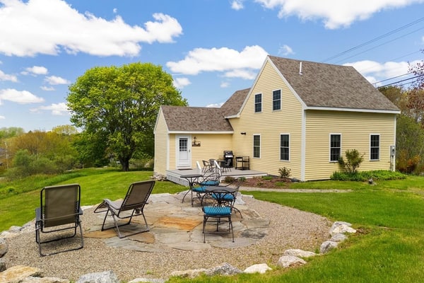 Puffins Perch, romantic waterfront Maine cottage