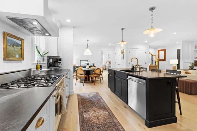 Birch Tree Retreat, 6-bedroom family getaway spot