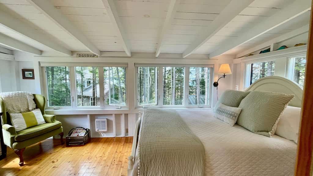 Whispering Spruces; Cozy Studio with Queen Bed & W