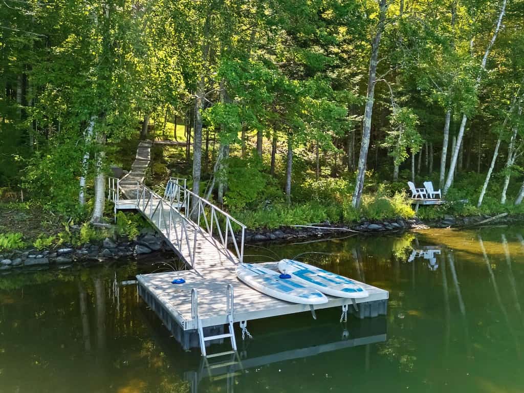 Kinney Cabin: 5-Bedroom Lakefront Home