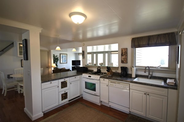 Lupine Cottage | Walk to Downtown Rockland Harbor