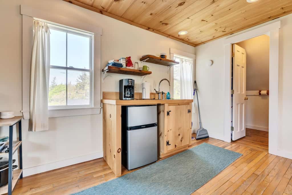 Seaside Farmhouse Loft – Cozy Midcoast Escape