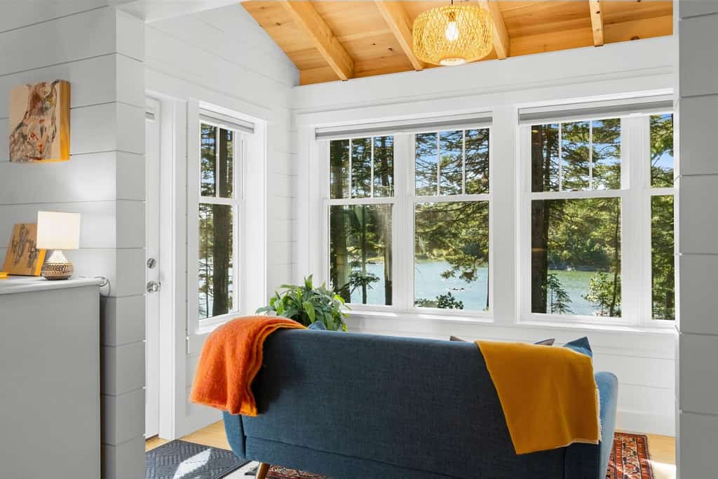 Lindquist Cottage | Waterfront Studio with King Be