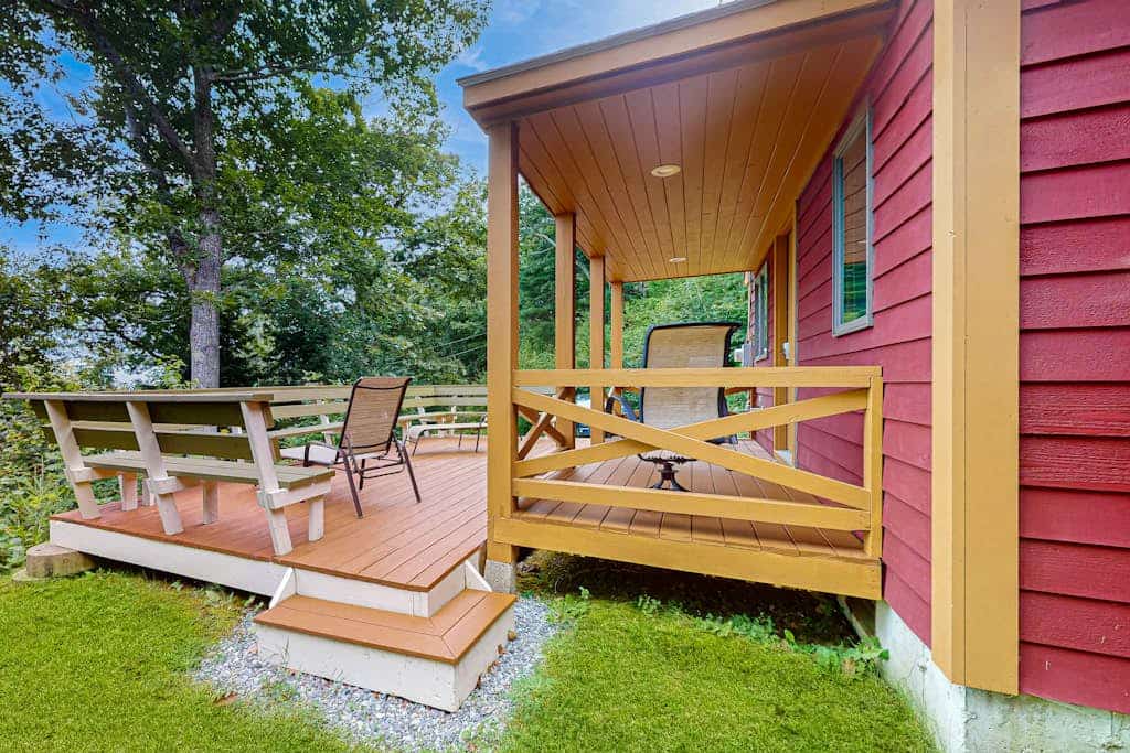 Beautiful hilltop home with deck & view of Penobscot Bay - near festivals & more