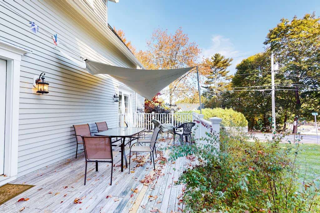 Walkable apartment with water view, washer/dryer & full kitchen