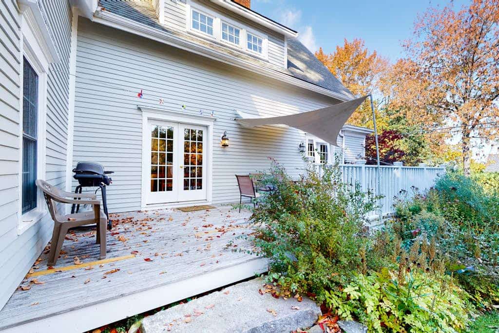 Walkable apartment with water view, washer/dryer & full kitchen
