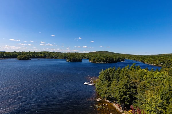 Quiet lakefront cottage with a firepit, private beach, & two kayaks
