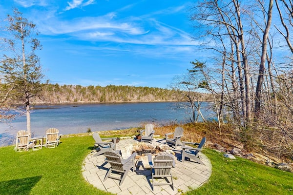 Gorgeous Waterfront Home on Westport Island with 2 Sunrooms