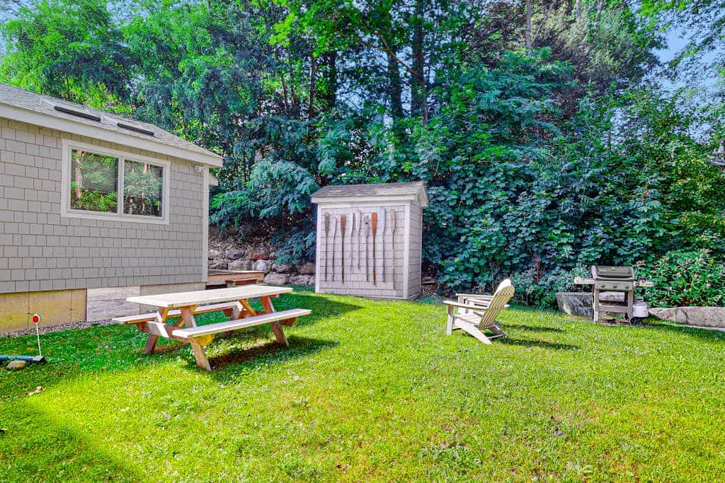 Waterfront, walkable home with beautiful kitchen & washer/dryer - dog-friendly