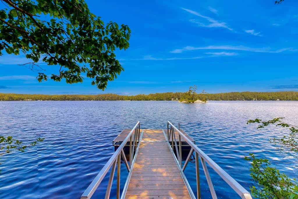 Lakefront cottage with dock, screened porch, & Island in Biscay Pond
