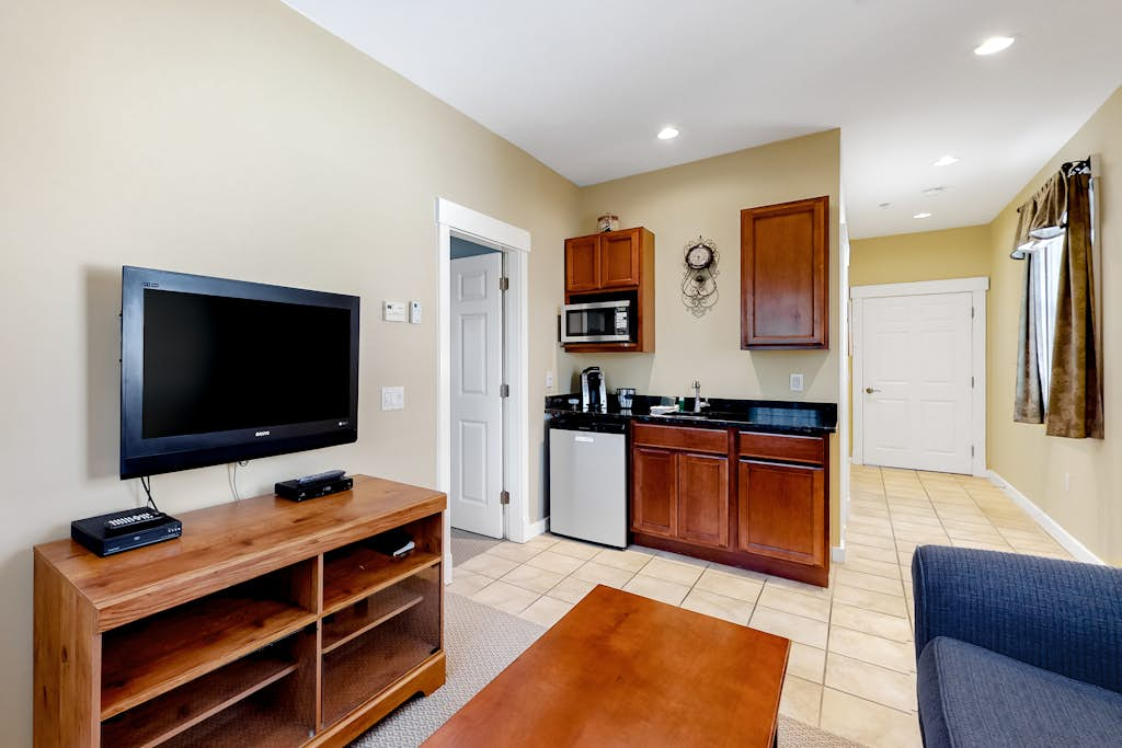 The Colonels Suites Unit 1