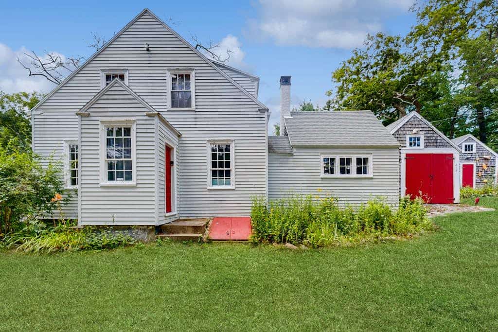 Historic riverfront home with boathouse & private dock - dogs OK