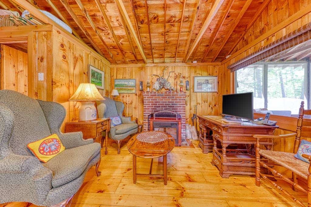 Vintage, Log Cabin in the Woods with Beach Club Access About One Mile Away