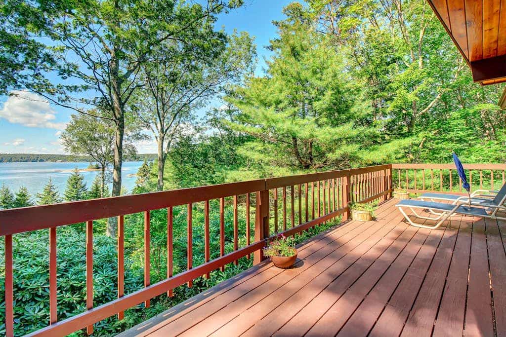 Beautiful hidden Waterfront Retreat with  Rocky Beach