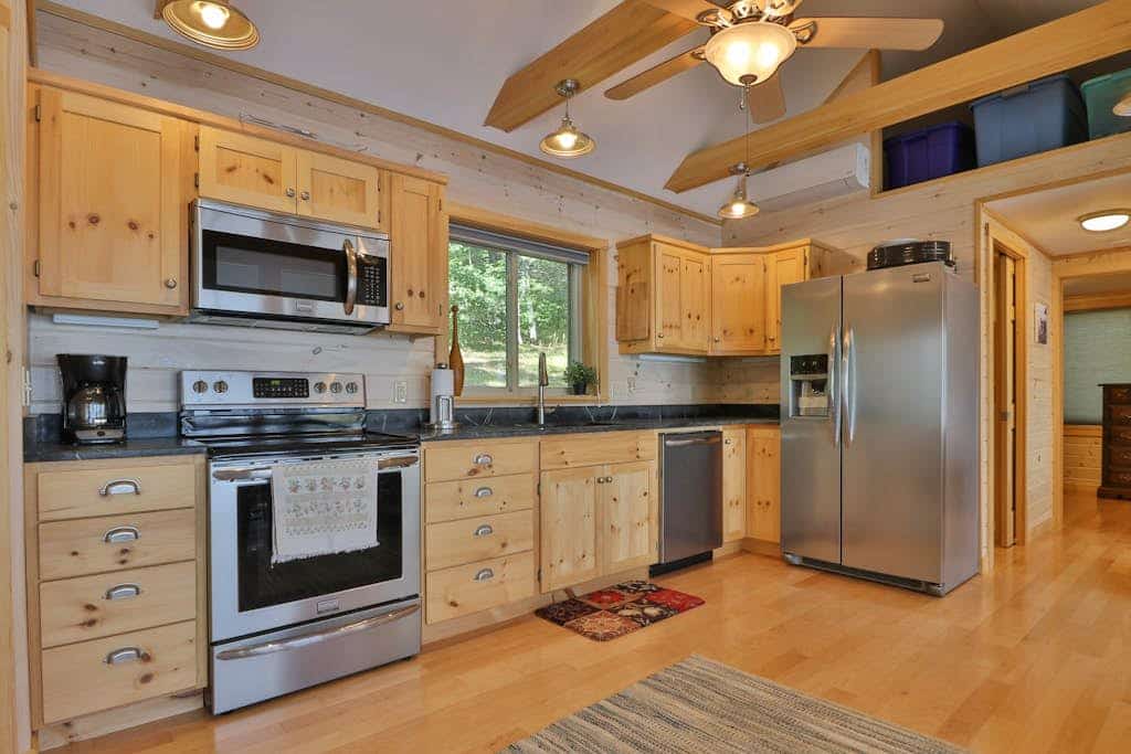 Luxe Bayfront Cabin w/ Stunning Views & Shared Dock- Ideal for Hunting & Fishing