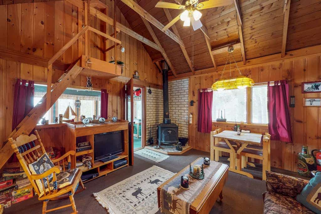 Lakefront cabin with private boat ramp, lake access, wrap-around porch, firepit