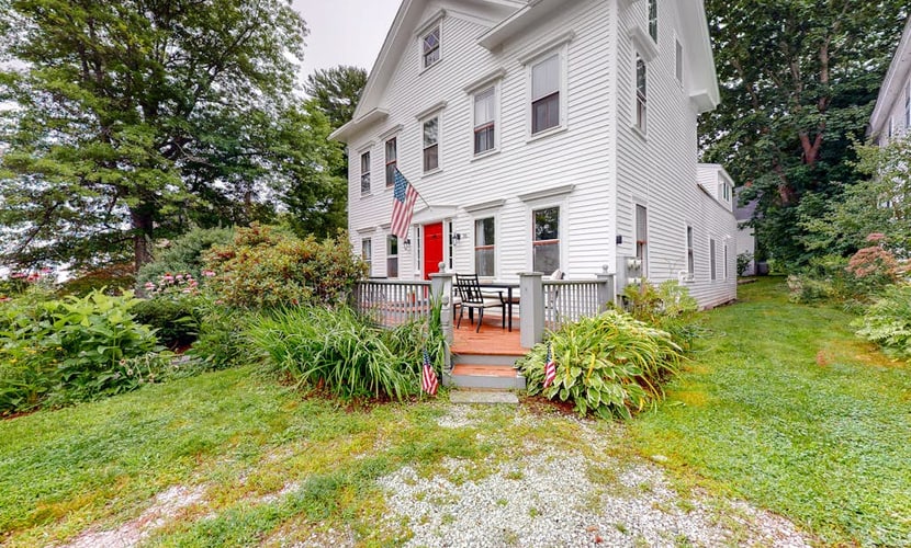 Friendly home with our separate condos & free WiFi in the heart of downtown