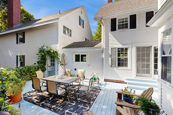 Historic home steps from the harbor with enclosed porches & gorgeous deck