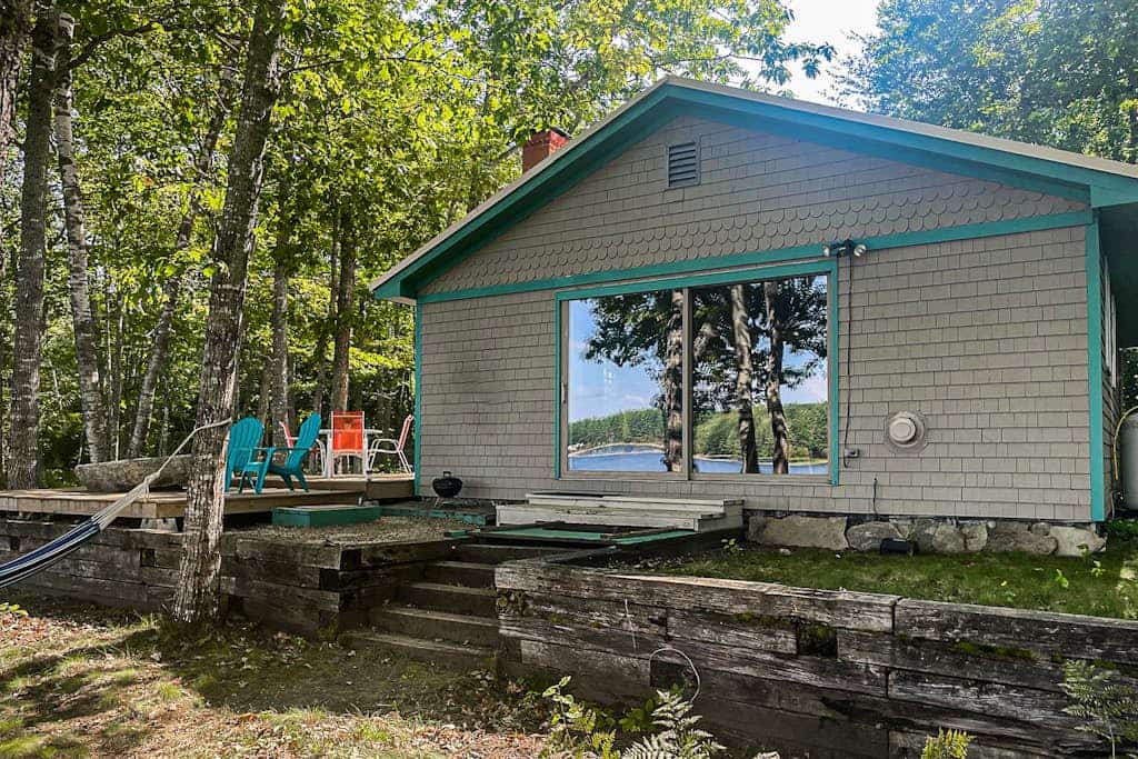 Cozy lakefront cabin with amazing views, deck, firepit, & water access