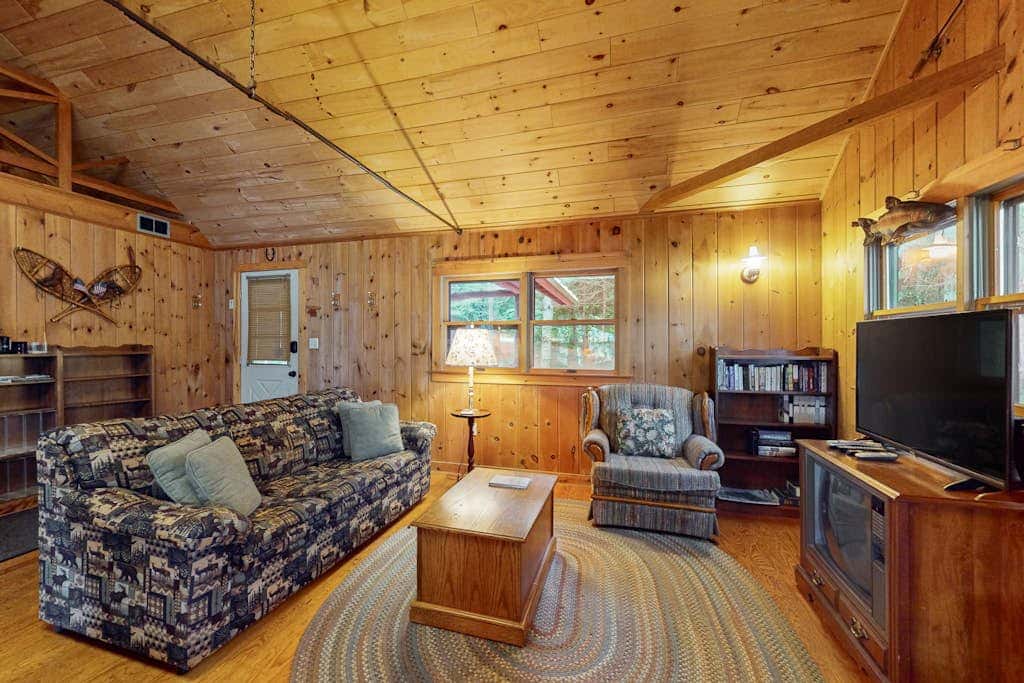 Breakwater Lodge