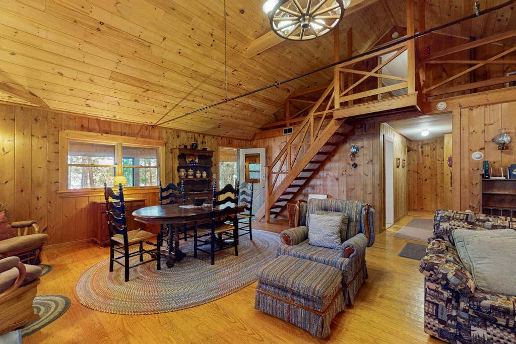 Breakwater Lodge