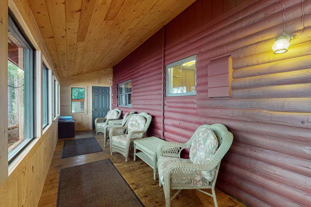 Breakwater Lodge