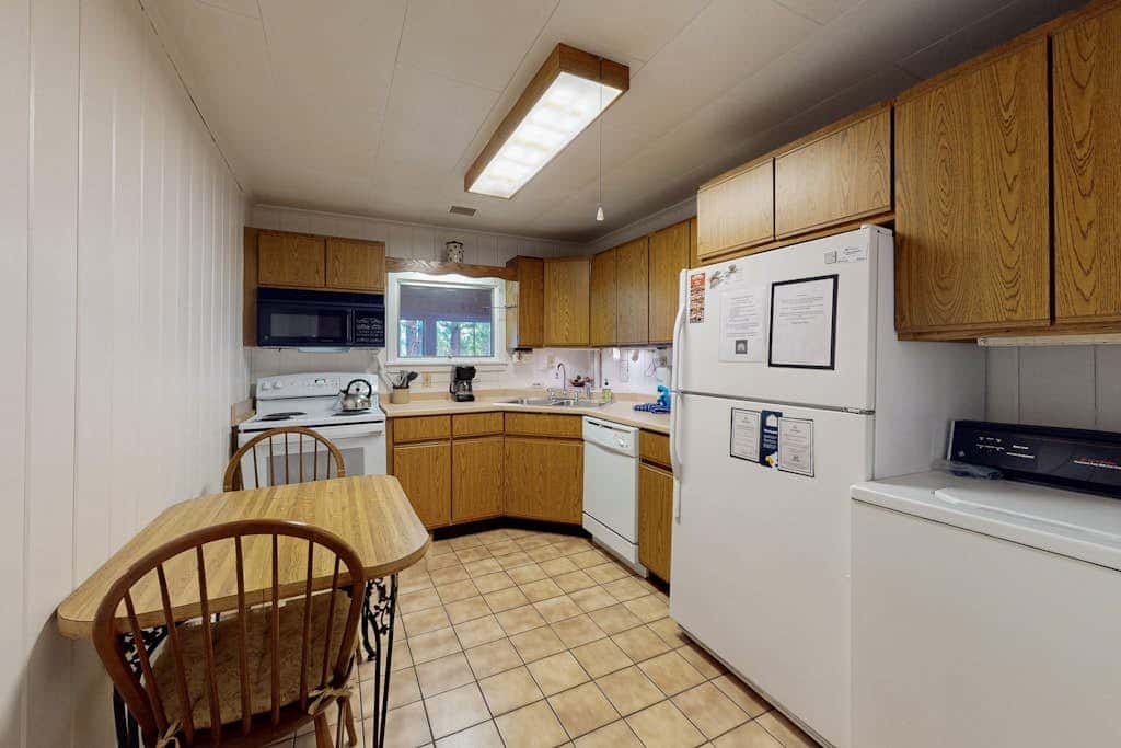 Breakwater Lodge