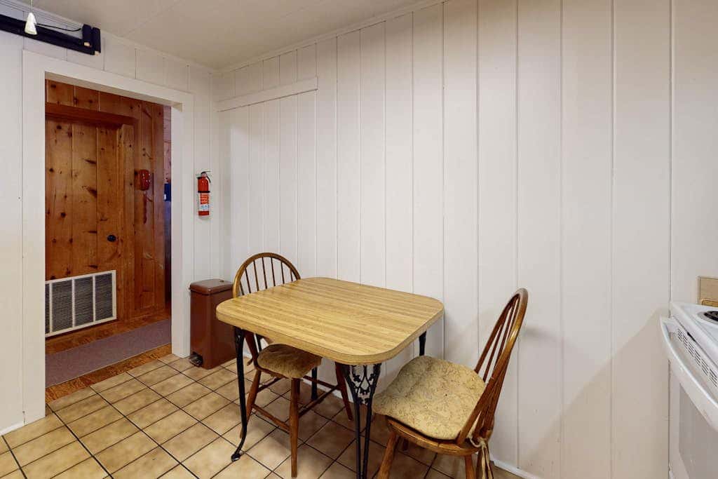 Breakwater Lodge